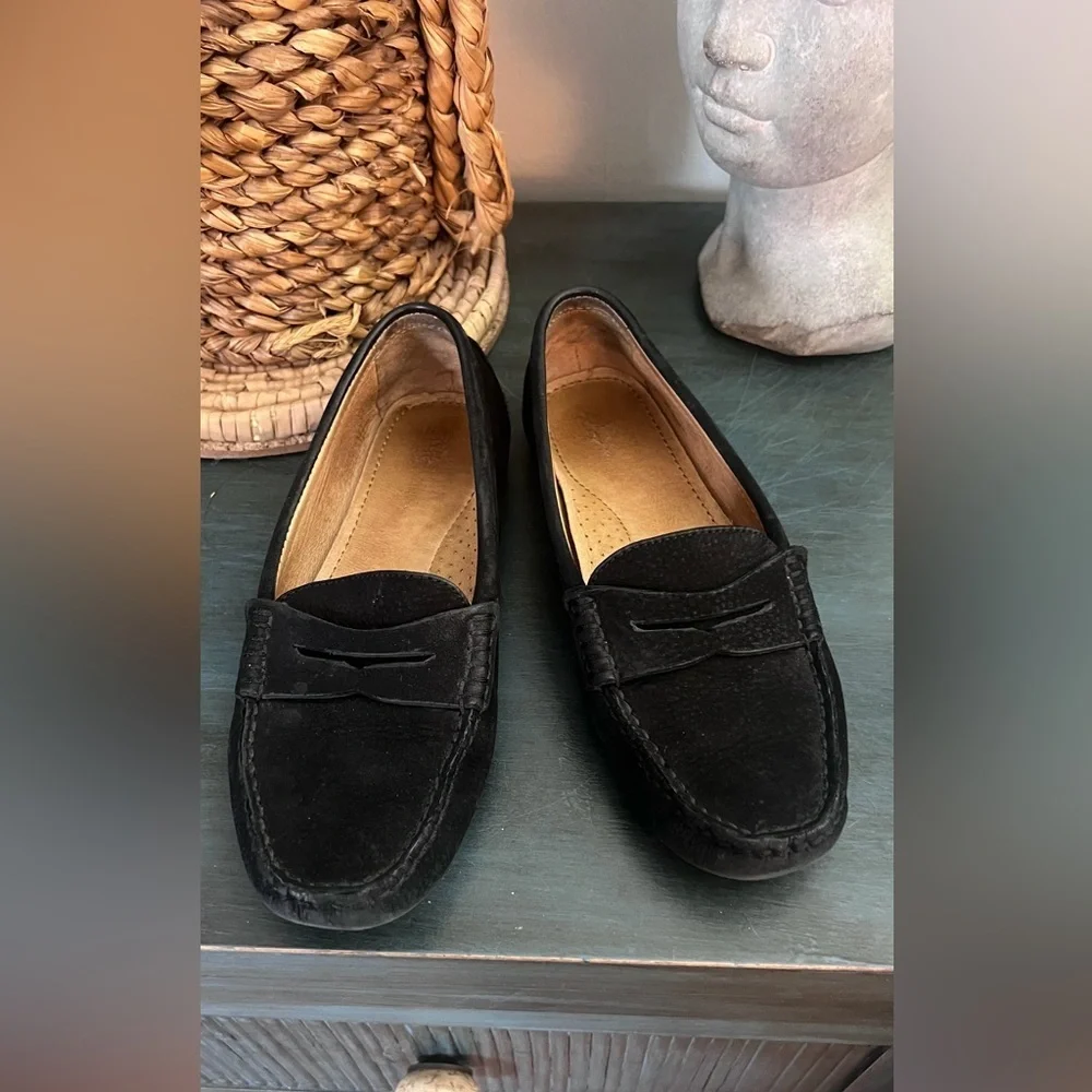 Ralph Lauren Camila black leather suede loafer. 7B